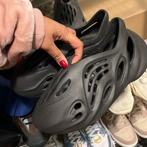 YZY FOAM RUNNER MENS SIZING